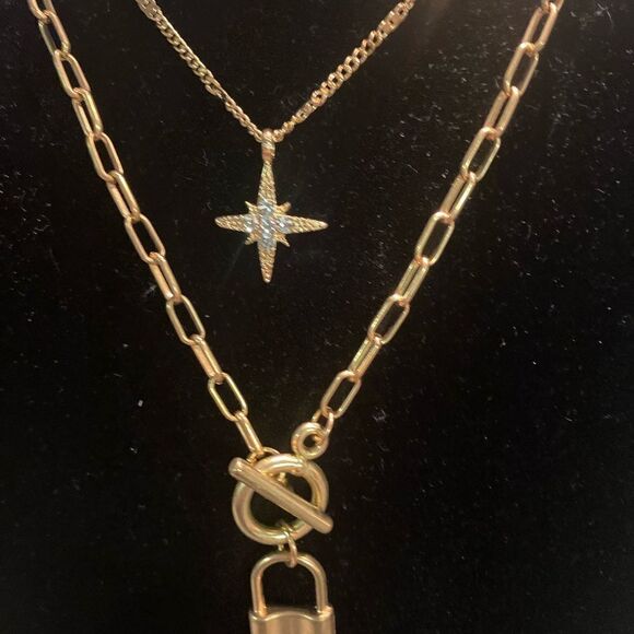 #400 BOUTIQUE Multi Chain Gold Lock Pendant - Picture 4 of 5